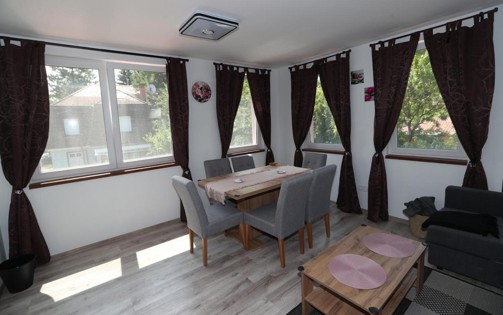 שיופוק Four Flowers Apartman מראה חיצוני תמונה