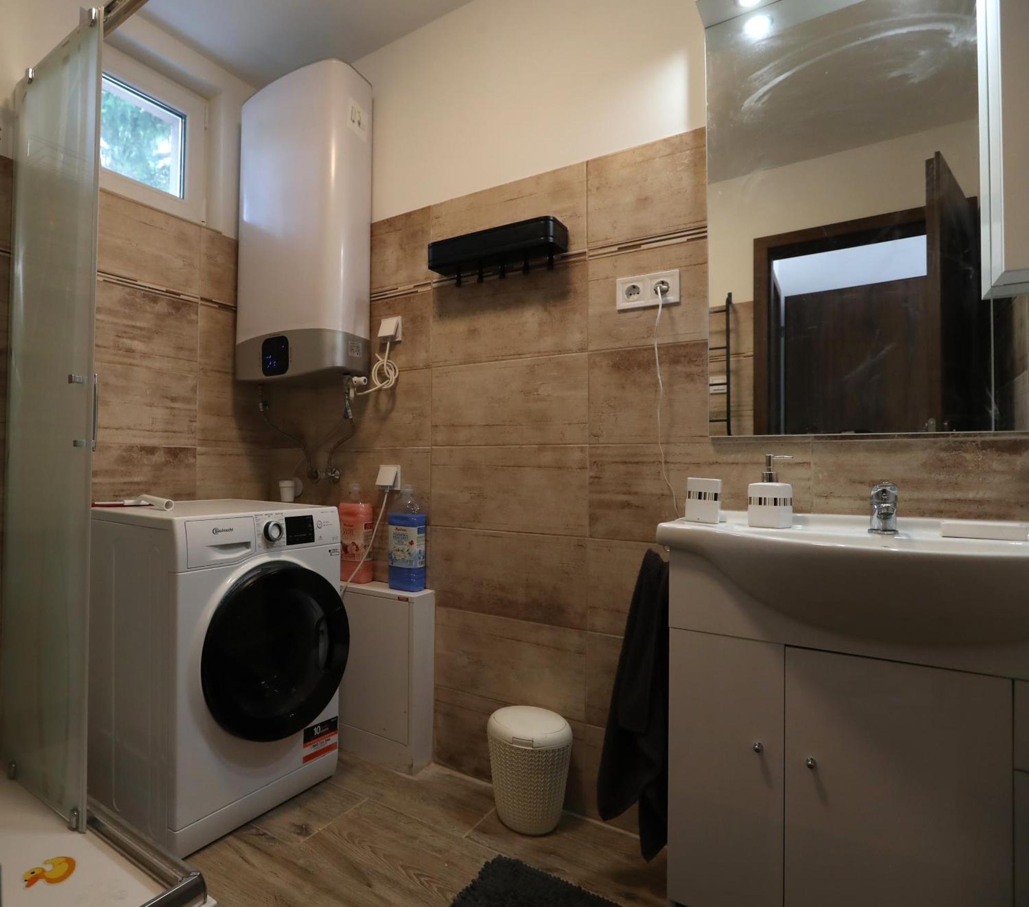 שיופוק Four Flowers Apartman מראה חיצוני תמונה