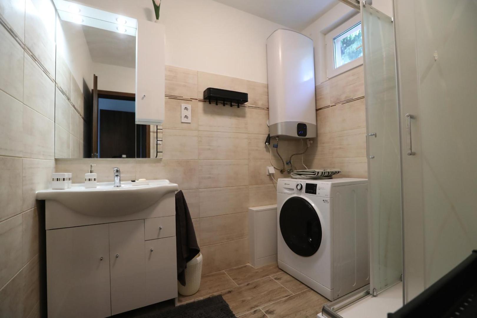 שיופוק Four Flowers Apartman מראה חיצוני תמונה